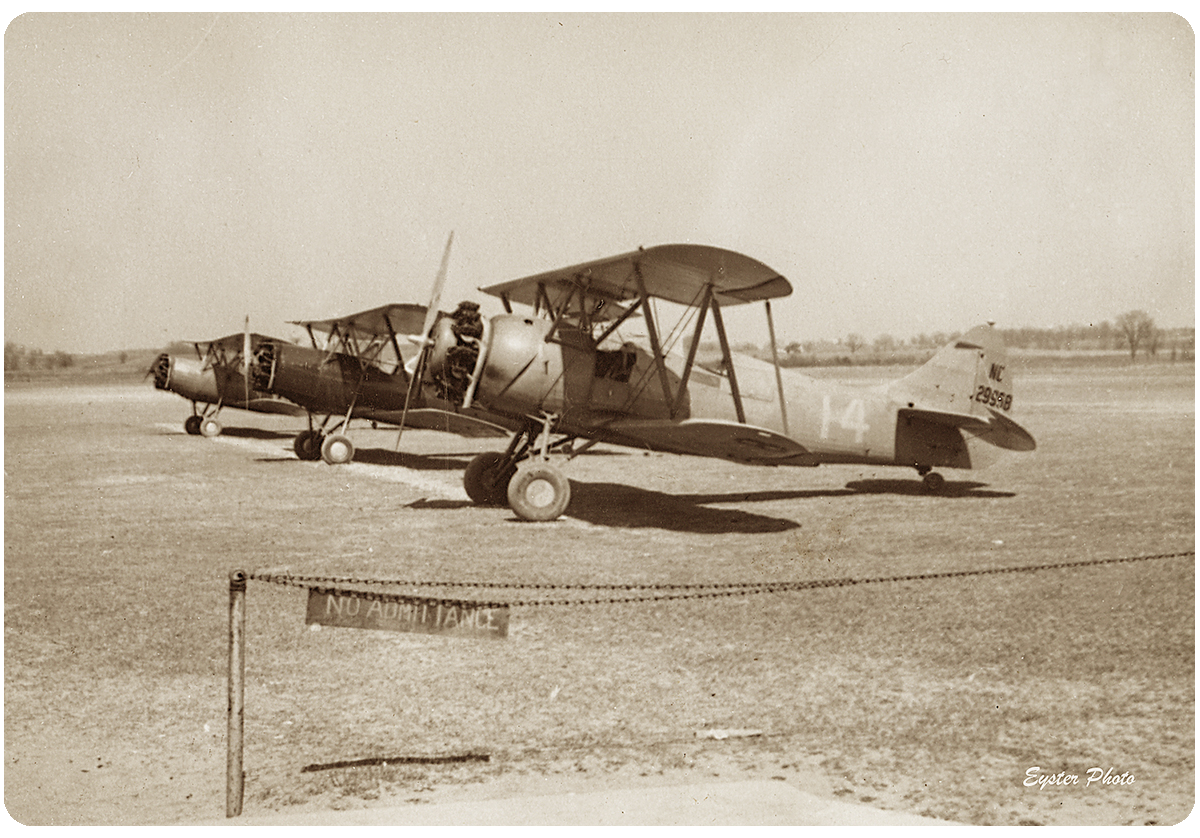 Steuben-Airport-Biplanes-1940s